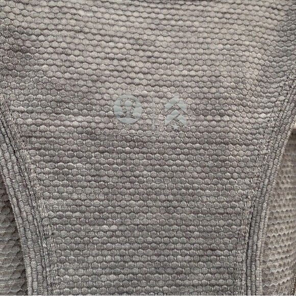 Lululemon muscle crop workout top - Picture 5 of 7